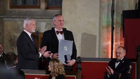 Bezpečnostní poradce premiéra Tomáš Pojar převzal vyznamenání od prezidenta Petra Pavla (28.10.2025).