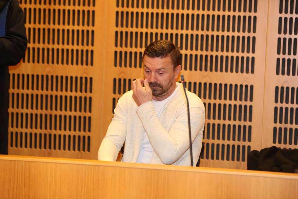 Tomáš Řepka u soudu s Renatou Řepkovou kvůli neplacení alimentů na děti z prvního manželství.