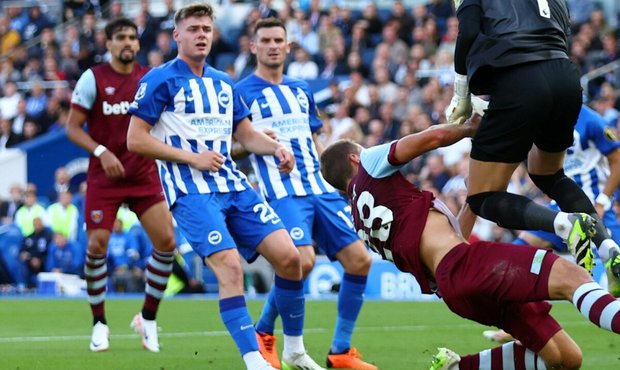 SESTŘIH: Brighton - West Ham 1:3, Souček musel střídat. Arsenal ztratil