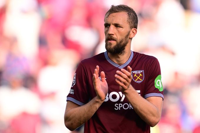 West Ham chystá pietu. Souček přinese Mikloškův dres: Nejlepší brankář v historii klubu West Ham chystá pietu. Souček přinese Mikloškův dres: Nejlepší brankář v historii klubu