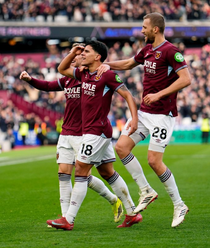 SESTŘIH: West Ham se Součkem slaví, Krejčí padl na hřišti Cityzens. Krach Liverpoolu SESTŘIH: West Ham se Součkem slaví, Krejčí padl na hřišti Cityzens. Krach Liverpoolu