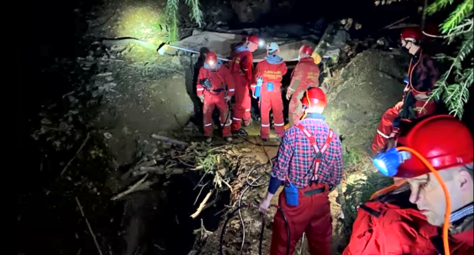 Dva amatérští hledači minerálů Tomáš (†31) a Stano (†30) se udusili ve staré důlní šachtě. Záchranáři budou těla z úzké chodby dostávat až 14 dní.