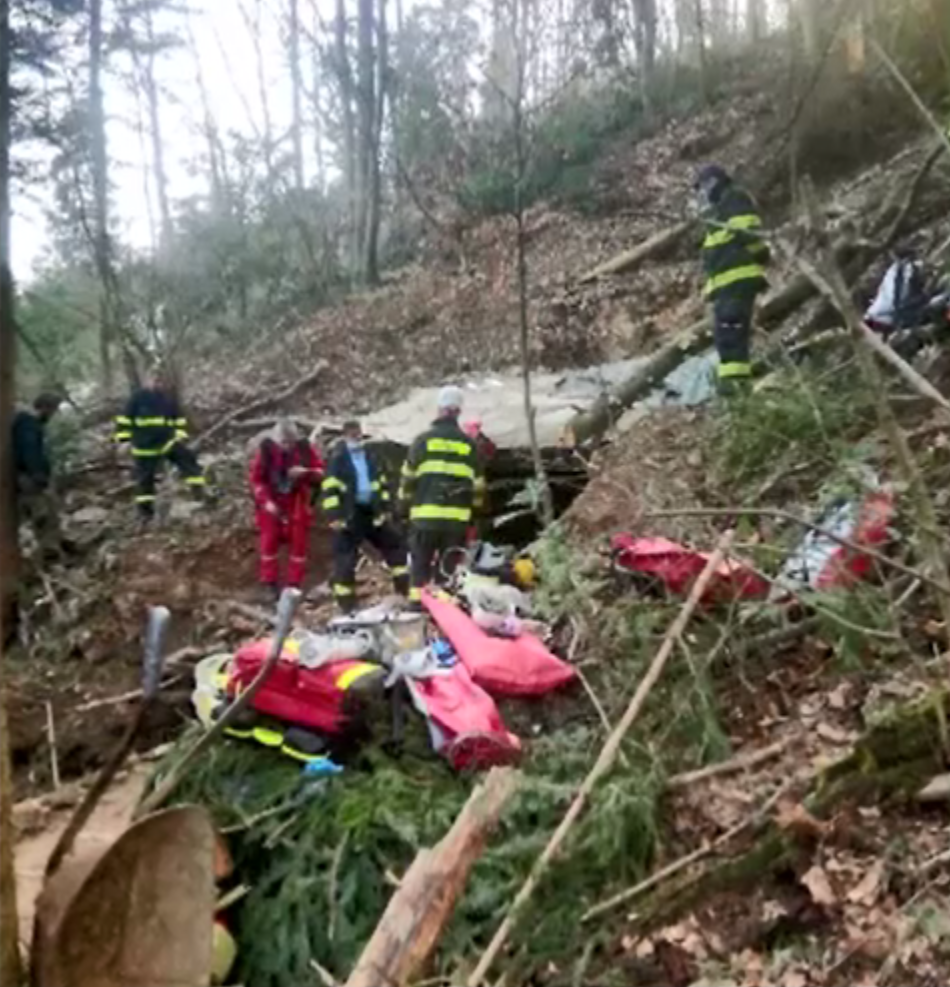 Dva amatérští hledači minerálů Tomáš (†31) a Stano (†30) se udusili ve staré důlní šachtě. Záchranáři budou těla z úzké chodby dostávat až 14 dní.