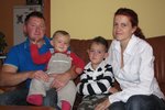 Rodiče malého Tomáška jsou šťastní z toho, že léčba syna v Itálii zabírá.