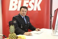 Policejní prezident Tuhý na chatu Blesk.cz: Zákroky na stadionu by měly platit kluby