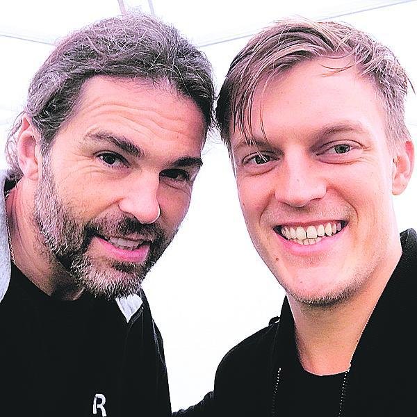 Dva sportovci. Kdo by si neudělal selfie s Jágrem!