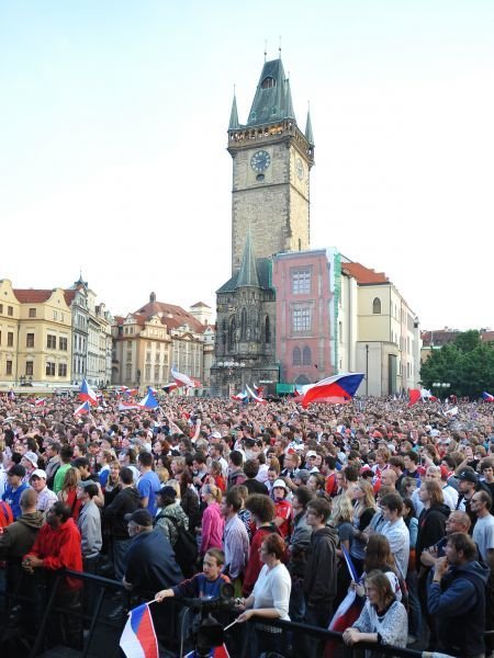 Hokejisty vítal plný Staromák.