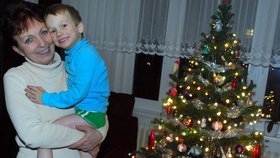Pětiletý Tomášek je s babičkou Vlastou šťastný, trávil s ní i Vánoce