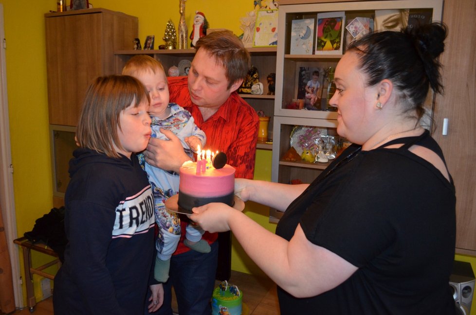 Tomášek (2) s diagnozou svalové atrofie oslavil 2. narozeniny.