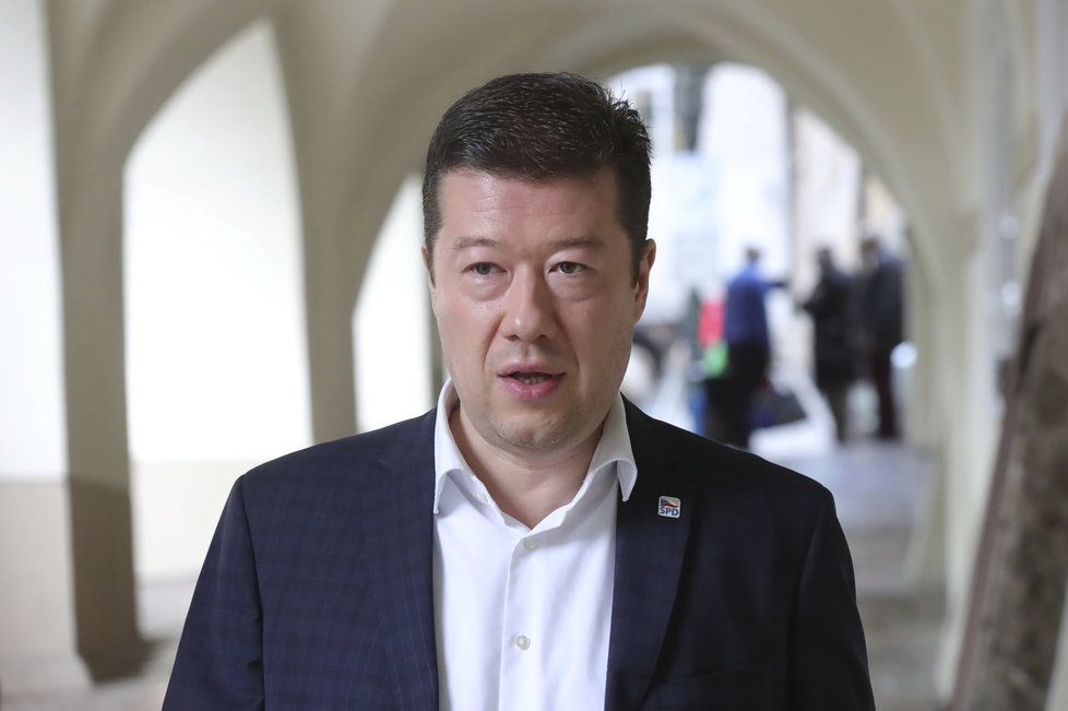 Okamura s Fialou na cestě na jednání SPD s ANO