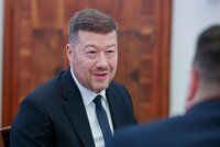 Okamura otevřeně o válce s bratrem! A proč furt jezdí BMW, za které tepal Pekarovou?