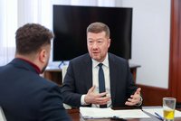 Okamura pro Blesk: O boji s Moravcem, rušení poplatků i šéfování Sněmovně! A co říká na plnou Letnou?