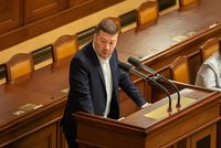 ŽIVĚ: Boj o nového šéfa Sněmovny. Okamura favoritem, stará koalice chce Bartoška