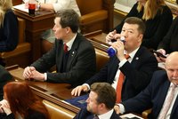 ONLINE: Okamura, nebo Bartošek? Poslance čeká drsný střet o nového šéfa Sněmovny