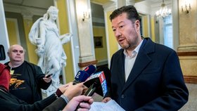 Tomio Okamura (SPD) ve Sněmovně (říjen 2026)