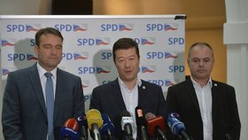 Tomio Okamura na tiskovce SPD po ustavení poslaneckého klubu strany