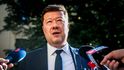 Tomio Okamura (SPD) při příchodu na jednání koaliční rady (25.5.2026) Tomio Okamura (SPD) při příchodu na jednání koaliční rady (25.5.2026)