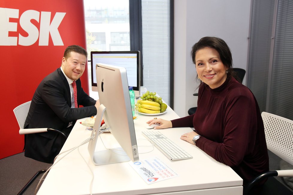 Tomio Okamura a Jana Bobošíková na chatu v redakci Blesk.cz. Oba doplatili na potřebný počet podpisů.