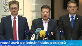 Změna v čele poslaneckého klubu Okamurova Úsvitu proběhla proti přání Okamury: Marek Černoch (vlevo) vystřídal Radima Fialu