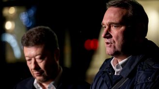 SPD zvýšilo kapacitu vlaků. Dvoupatrový vlak se nevešel do tunelu. Na místě jsou zranění SPD zvýšilo kapacitu vlaků. Dvoupatrový vlak se nevešel do tunelu. Na místě jsou zranění