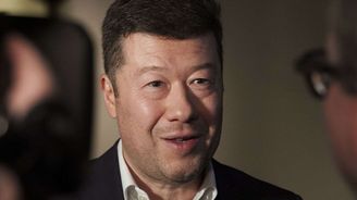 Komentář: Okamura nechal sundat ukrajinskou vlajku ze Sněmovny. Je mu totiž dvanáct let Komentář: Okamura nechal sundat ukrajinskou vlajku ze Sněmovny. Je mu totiž dvanáct let