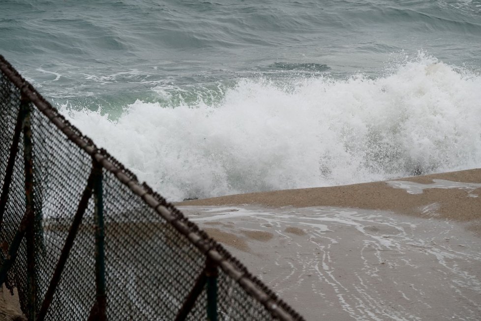 Čekání na tsunami v americké Kalifornii.