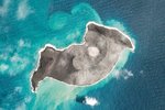 Erupce podmořské sopky u souostroví Tonga.