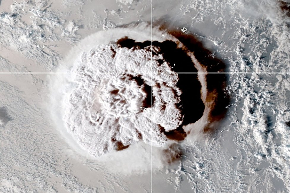 Erupce podmořské sopky u souostroví Tonga