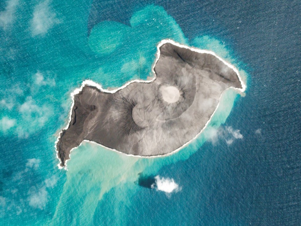 Erupce podmořské sopky u souostroví Tonga
