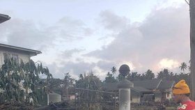 Tonga po sopečné erupci a tsunami.