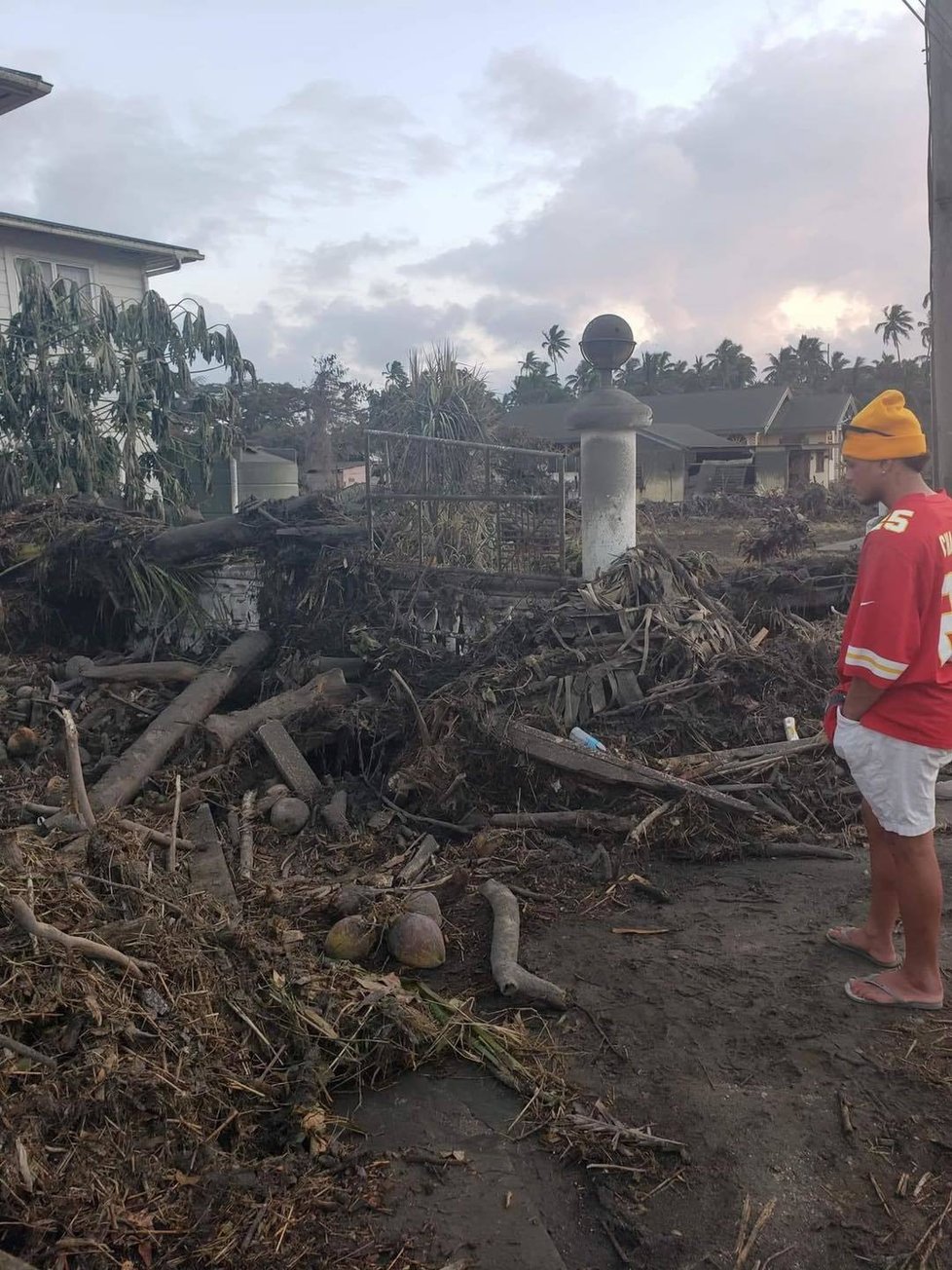 Tonga po sopečné erupci a tsunami