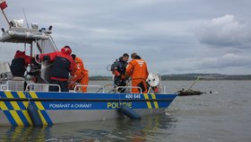 Pro tonoucího skočily na Vyškovsku do vody dvě odvážné ženy, muž (†57) zemřel v nemocnici