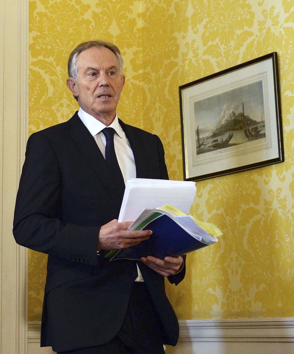 Britský expremiér Tony Blair reagoval na tiskovce na vyšetřující zprávu k zapojení Britů do mise v Iráku.