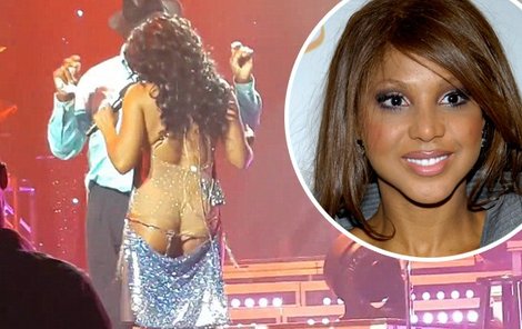 Toni Braxton si ani nevšimla, že jí ruply šaty.