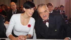 Schwarzenberg na Hrad nepůjde. Adamová: Zeman a jeho pochybná partička nemají úctu