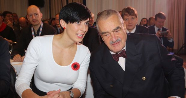 Schwarzenberg na Hrad nepůjde. Adamová: Zeman a jeho pochybná partička nemají úctu