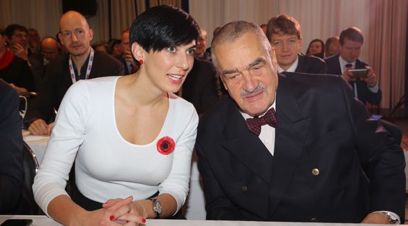 Karel Schwarzenberg a poslankyně Markéta Adamová na sněmu Topky