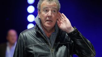 Moderátor Clarkson byl vyhozen z populárního pořadu Top Gear, vysílání je pozastaveno