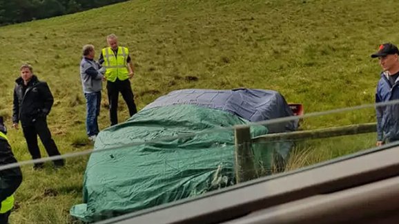 Drama při natáčení Top Gearu: Moderátor nezvládl Lamborghini Diablo a skončil v poli