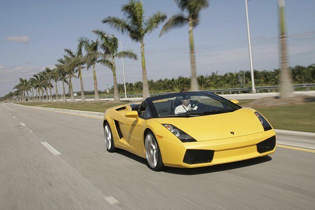 Clarkson vlastní mimo jiné Lamborghini Gallardo Spyder.