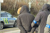 Blesková práce pražské policie: Podezřelým z loupeže nasadili pouta během dvou hodin!