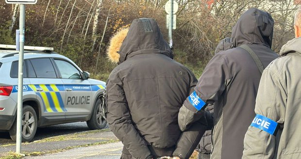 Blesková práce pražské policie: Podezřelým nasadili pouta během pár hodin!