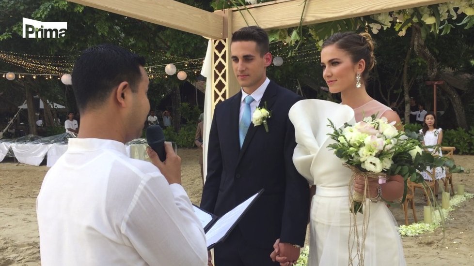 Česká Miss 2016 Andrea Bezděková se vdala za přítele Martina na pláži v Thajsku.