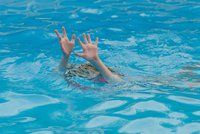 Natálka se utopila na Orlíku, chlapec na Slapech. Jak se vykoupat bezpečně?