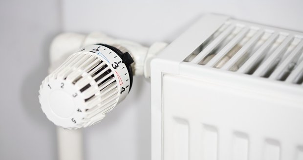Topná sezona startuje a tisíce Čechů zbytečně přicházejí o peníze kvůli jedné banální chybě s radiátory. Zjistěte, jak srazit účty za teplo na minimum.