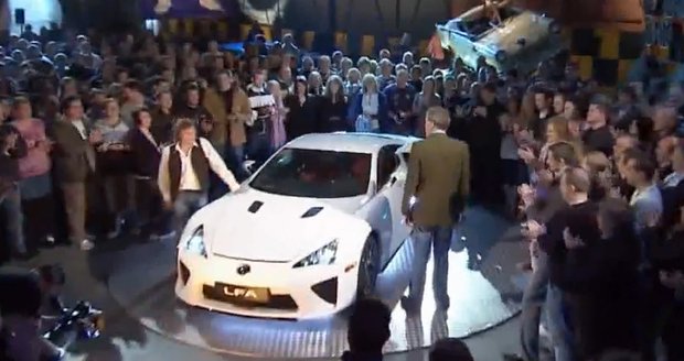 Richard Hammond a Jeremy Clarkson nevnímají auta jako hromadu plechu.
