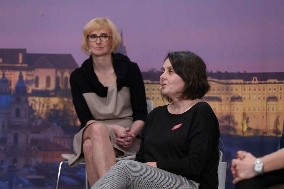 Europoslankyně Kateřina Konečná (vlevo) a aktivistka Hana Kulhánková