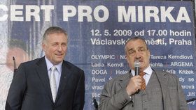 S kandidaturou Mirka Topolánka na prezidenta nemá čestný předseda TOP 09 Karel Schwarzenberg problém.