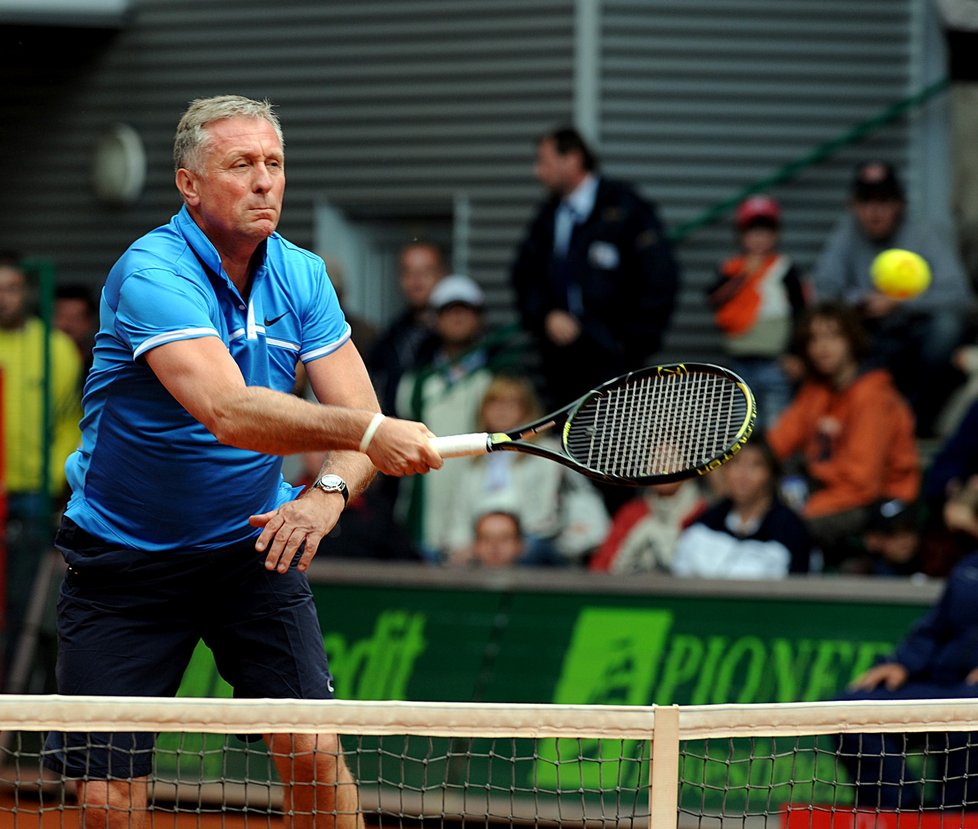 Bývalý premiér Mirek Topolánek hraje tenis celý život