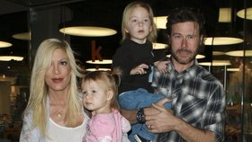 Tori Spelling a její šťastná rodinka